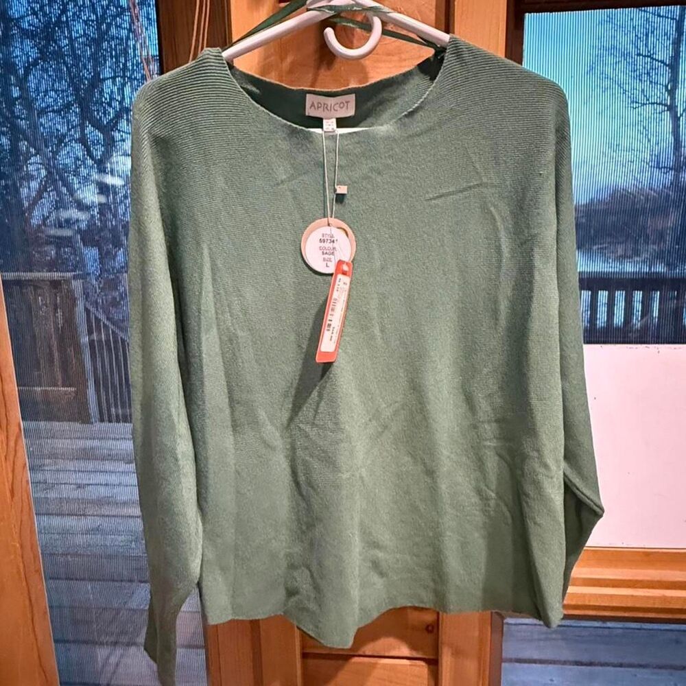 Apricot NWT green shirt-size L